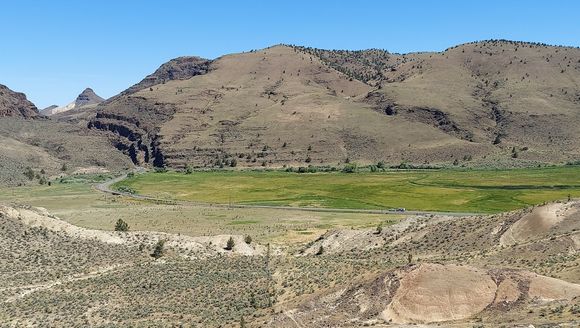 Entering Picture Gorge, Hwy 26 John Day to Prineville, OR.