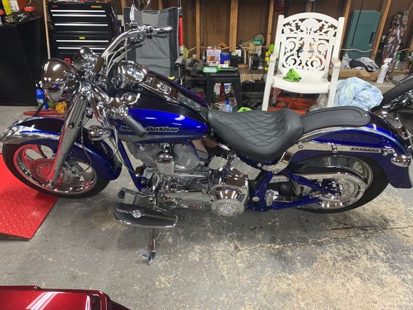 Slightley used wide tripper solo diamond stitched seat,bolts and fender bib not even broke in yet has maybe 500 miles on it like new condition went back to a two up seat thanks $260 shipped in cont us 