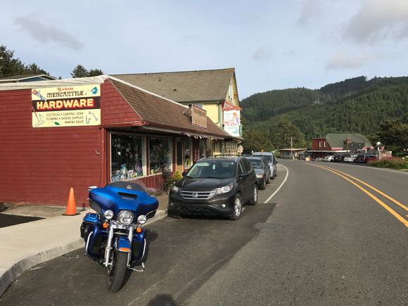 That is the Resturant half way down the block in Yachats. I ordered "Moms Pot Pie". You will not be disappointed. Tell them Rocky told you to stop by. See if they remember me.D