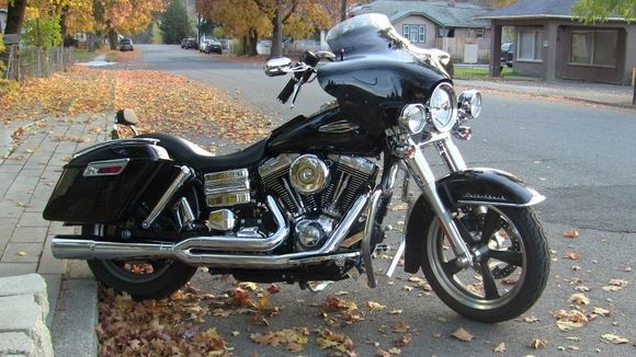 Memphis Shade Bat Wing on a 2014 FLD Switchback