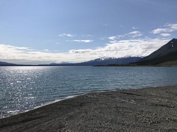 Kluane Lake & mountains 