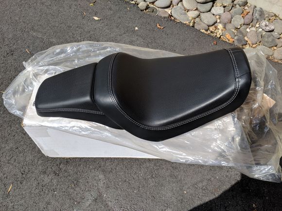 2014 OEM Fatbob seat, never used.