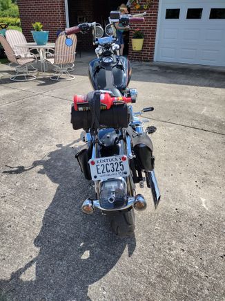 Tool bag was a Christmas gift (1986) for my cone nosed Shovelhead. Been on every scoot since.