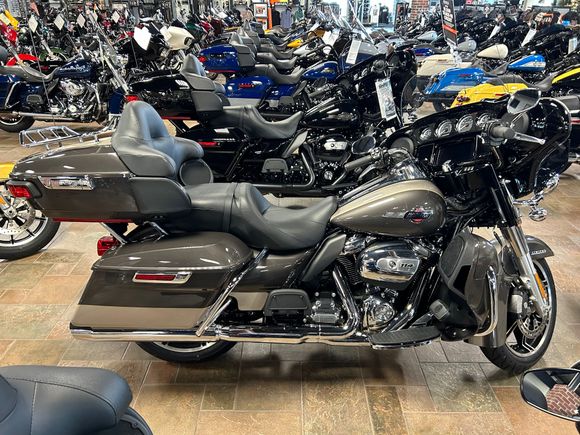 I liked this bike. Distinctive but not flashy or blacked out. 