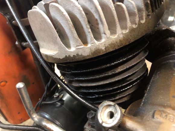 Front head, oil under the head and on the cylinder.