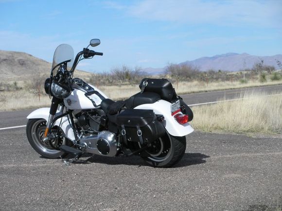 2011 Fatboy Lo, white hot denim, satin chrome, right-side bag is open. Somewhere b/w Bisbee and Douglas, Arizona.