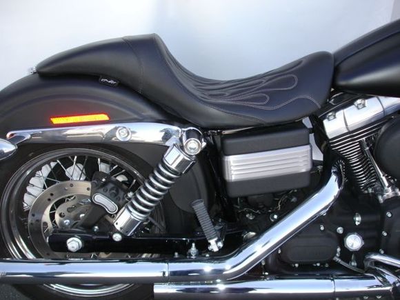 Dyna Fastback Seat http://www.sideroadcycles.com/AmericanMotorcycles/Seats/Motorcycle_Seats.html