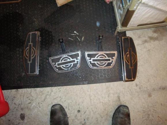 these got blacked out too, i traded the shiny pads to a dude for his factory rubber pads. no chrome! lol!