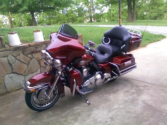 Dad's bike. 
'09 Ultra, SERT, 211 cams, Rush Pipes, lots of chrome.