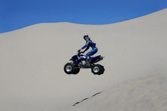 IMG 3999[1]
kid cathcing some air at SAND MOUNTAIN NV.
on his 2005 yfz450