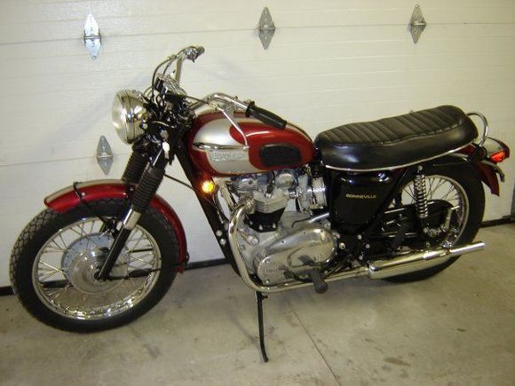 1970 Bonneville restoration. (done by Cyclemoore grawn Michigan)