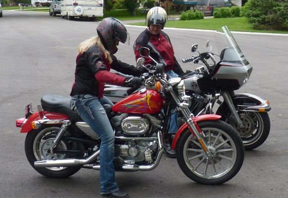 Daughter's first Harley solo!

You pull that knob, push that button, pull that lever, step on that pedal, don't twist that too much, better pull the other lever too...