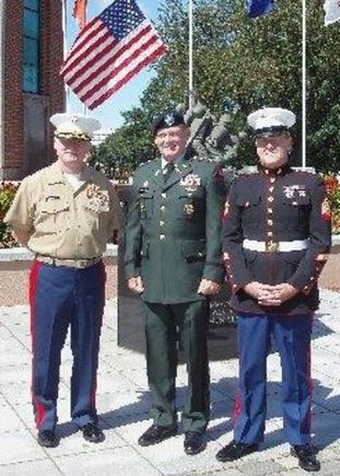 me and my brothers, '07
left to right.
me (crossbones)
rickey (road king)
terry (road king)