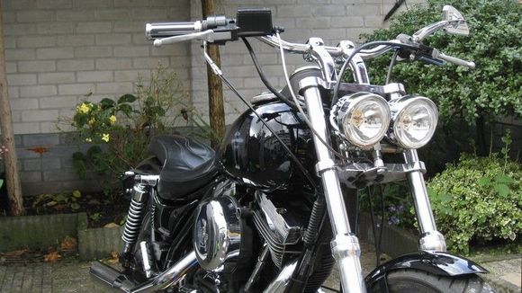 Double headlights, wide glide