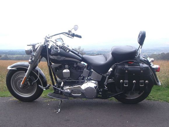 110BOXCBRBWLK ON 2003 FAT BOY at SideRoadCycles.com