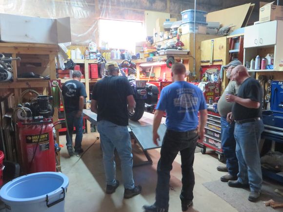 How many posers does it take ta fix a jiffy-stand??