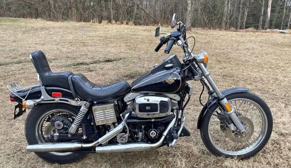 Looks to have the original 1980 2 piece header pipes with integrated mufflers & tripple tree mounted turn signals !