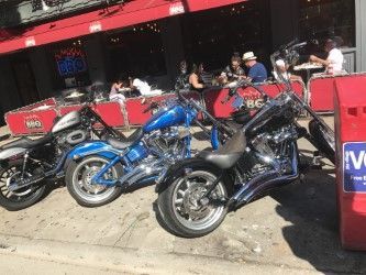 THIS IS HOW WE ROLL IN NYC, 2 ROCKERS,OH YEA!!!!!THEY PLAY NICE