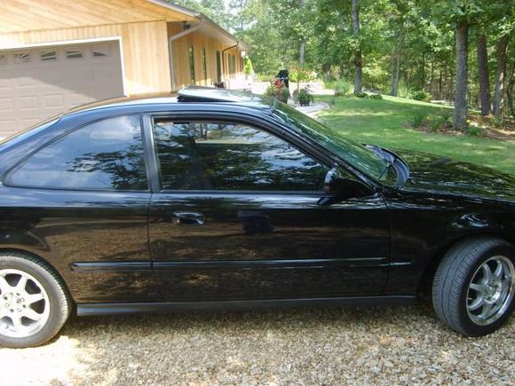 These pictures were taken before I wrecked it though.
I damaged the front right panel, almost all of the bumper is gone, windshield is cracked almost all the way across now, and the right mirror was torn off. I drove through a tree limb.