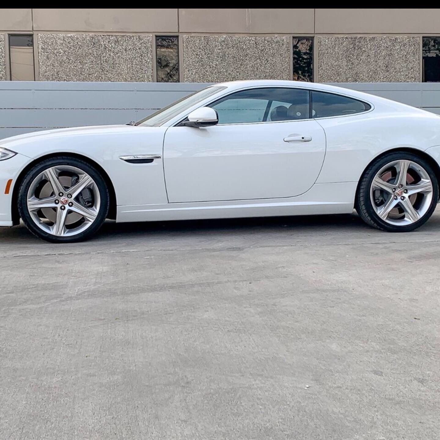 2014 Jaguar XKR - 2014 XKR in Excellent condition - Used - VIN SAJWA4DC9EMB53810 - 19,560 Miles - 8 cyl - 2WD - Automatic - Coupe - White - Cedar Park, TX 78613, United States