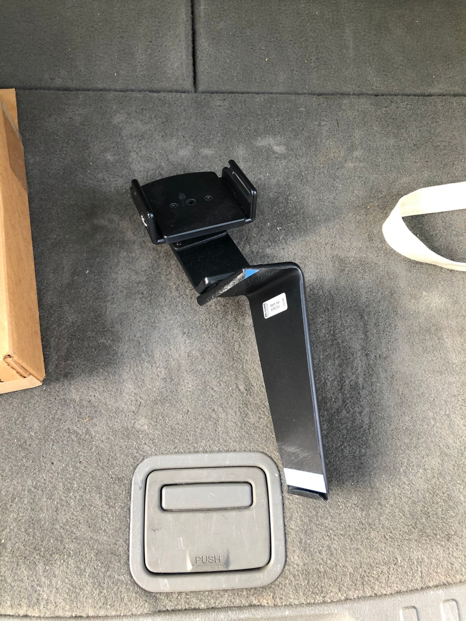 Jaguar XF Winter Mats, Jaguar/Thule ski rack, and Proclip Cell phone