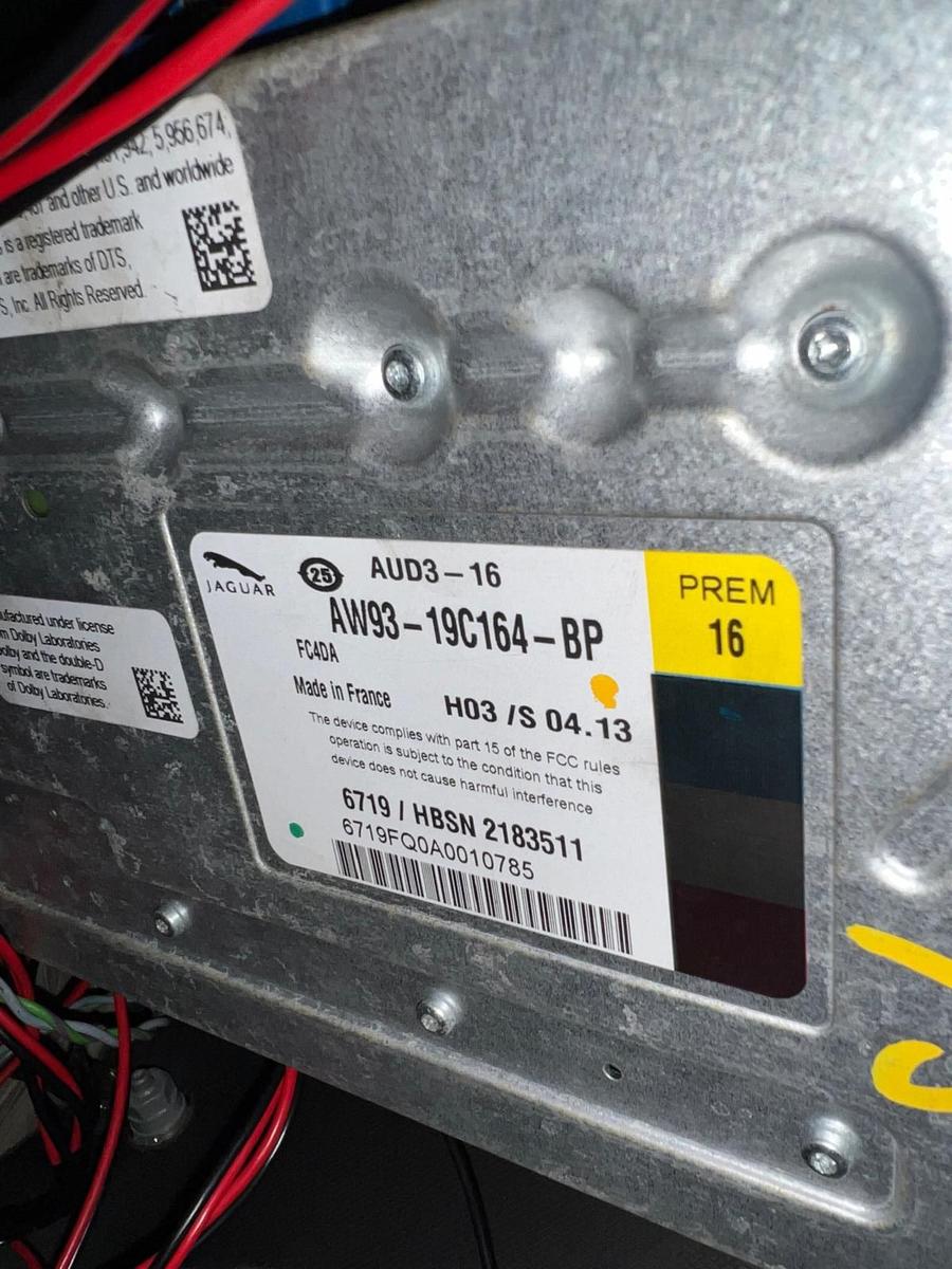 This is the new amp in a 2010 XJ