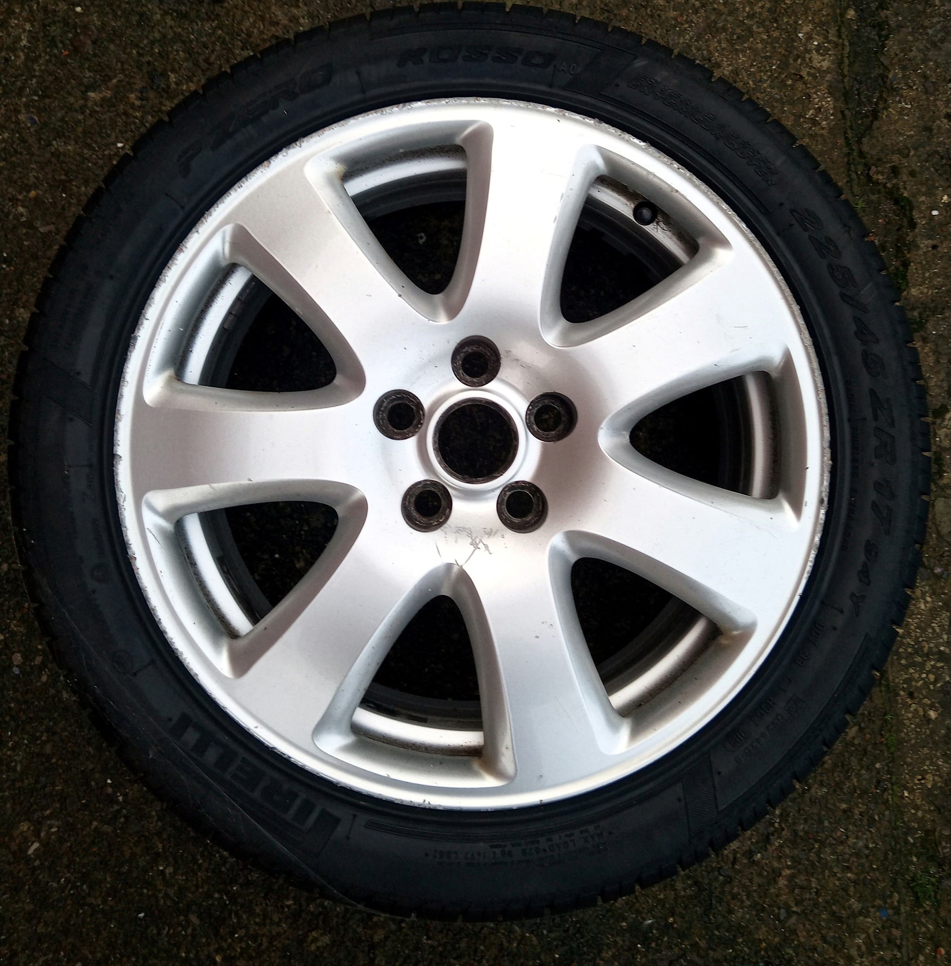 Wheels and Tires/Axles - Wheel - Used - 2004 to 2006 Jaguar X-Type - Fleetwood FY7 6A, United Kingdom