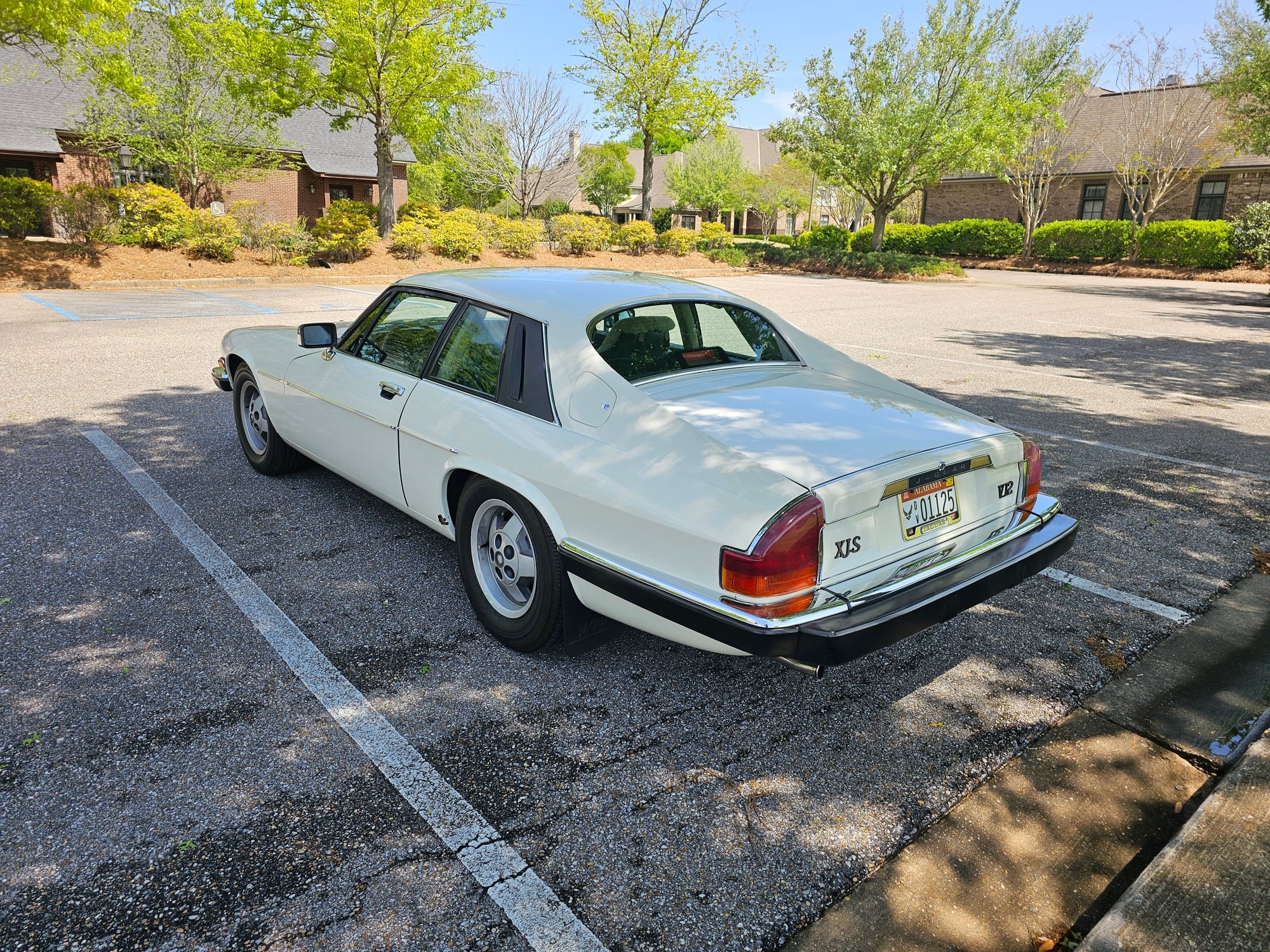 1988 Jaguar XJS - 1988 Jaguar XJS V12 - Used - VIN SAJNA5845JC144040 - 121,010 Miles - 12 cyl - Automatic - Coupe - White - Montgomery, AL 36116, United States