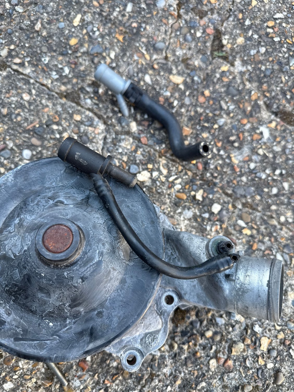 In the background is the replacement part I had bought which I don�t actually need since that part is intact. I need the little tiny hose pipe that is broken in that picture