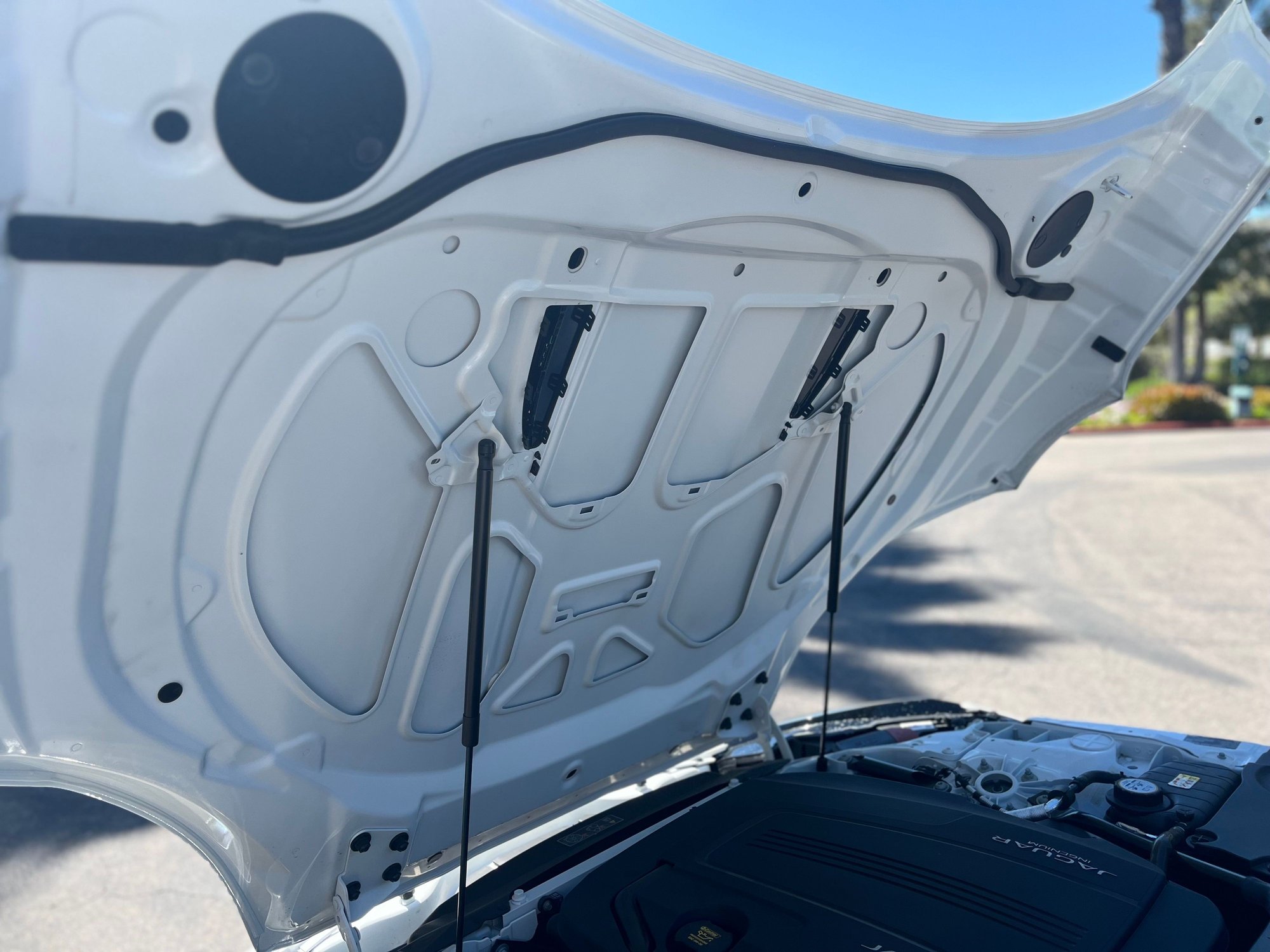 2020 Jaguar F-Type - 2020 F-Type P300 Coupe - Used - VIN SAJDD1GX3LCK68530 - 13,481 Miles - 4 cyl - 2WD - Automatic - Coupe - White - Fallbrook, CA 92028, United States