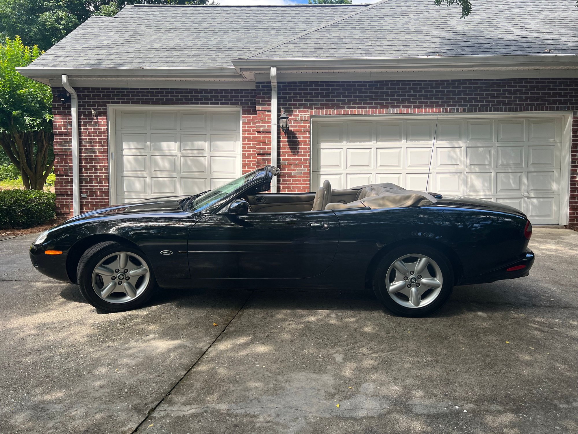 1999 Jaguar XK8 - Jaguar 1999 XK8 for sale - Used - VIN SAJGX2041XC040834 - 63,048 Miles - 8 cyl - 2WD - Automatic - Coupe - Black - Oakwood, GA 30566, United States