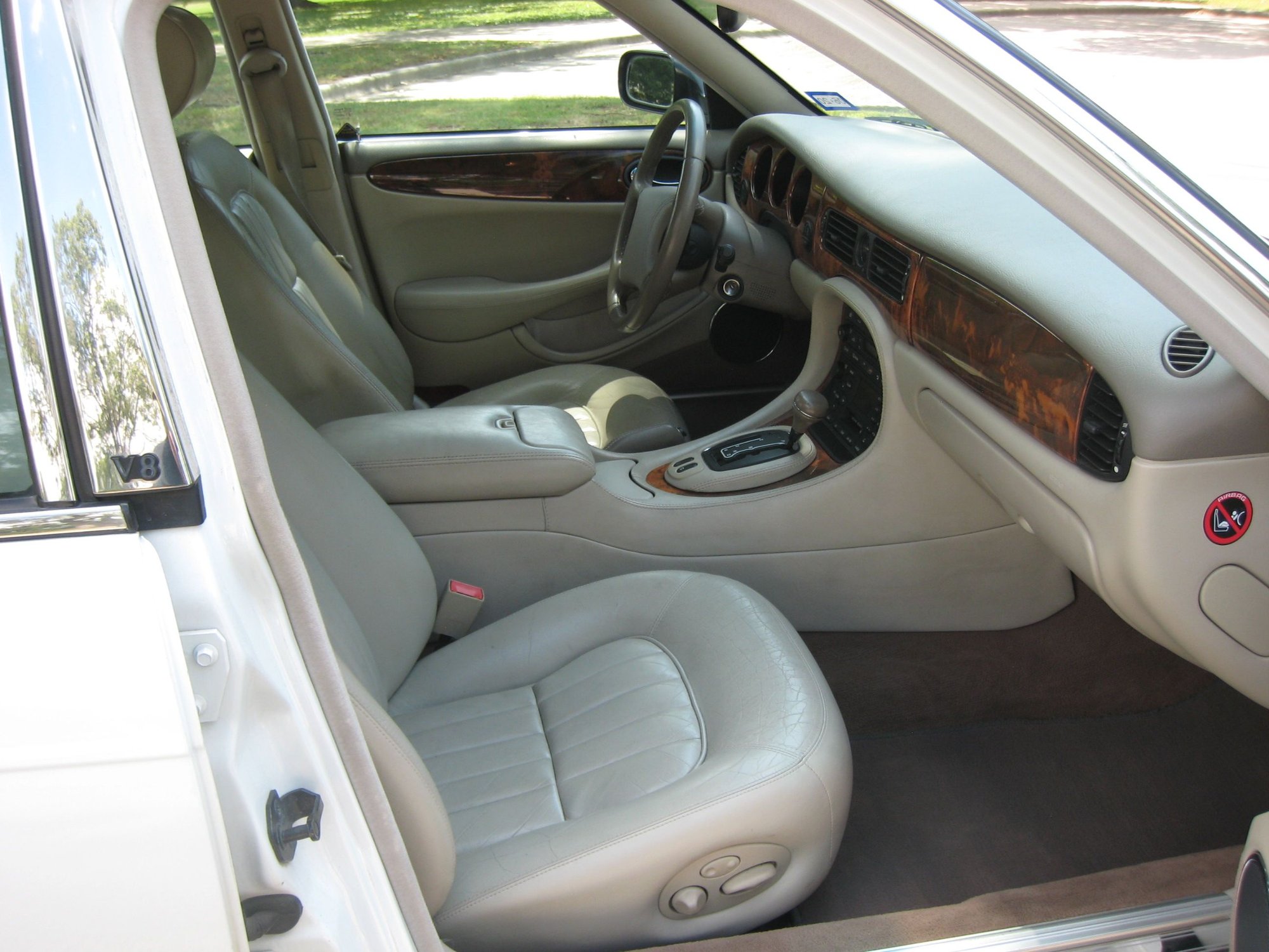 2000 Jaguar XJ8 - 2000 Jaguar XJ8 up for adoption - Used - VIN SAJDA14C5YLF08214 - 121,000 Miles - 8 cyl - 2WD - Automatic - Sedan - White - Fort Worth, TX 76112, United States