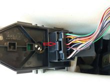 press here to release the connector