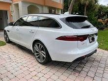 I really love the F-Type style taillights (that you don’t get on the sedan/saloon for some reason).