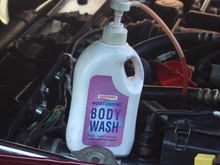 Very easy to Top up the Oil with this old Shower Gel bottle with a pump on the top
