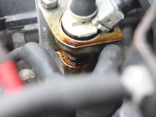 Oily Substance seems to form on the Top Rim of the Injector Note how the Fuel Pipe is showing no signs of leaking