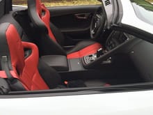 Interior w/duotone red seats