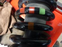 orange/red/green on top
orange on bottom