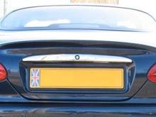 Rear boot/trunk plinth