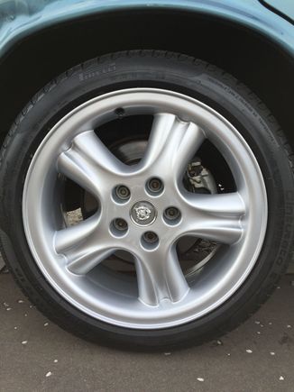 Now the wheels are done Jim suggests centre caps OH and bolt covers just to finish them off.