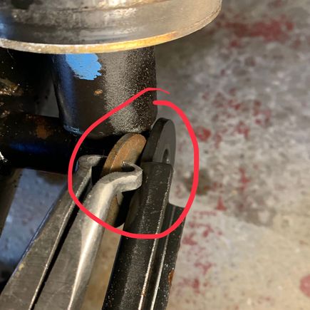 There was a thin washer between the shock and bracket at the rear. (Note: pliers not needed to remove, just using these so my fat sausage fingers don’t obscure the view!) 