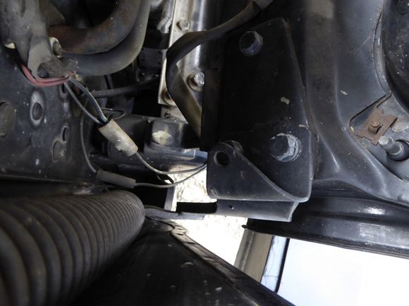 Right side springs, notice bent bracket to clear spring.