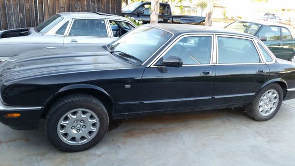 Thar she is- next to the soon-to-be towed to the crusher crashed Silver XJ8
