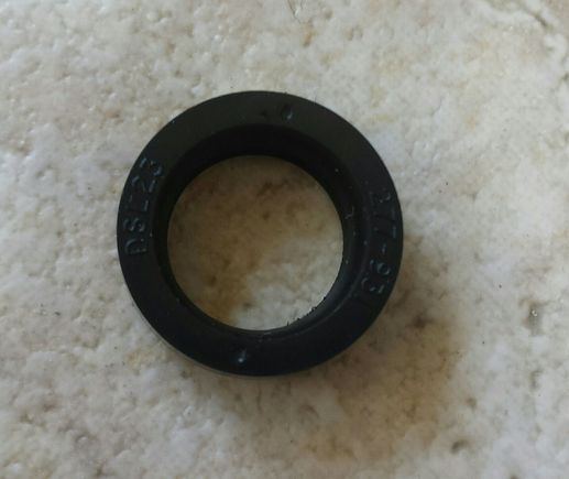 This came off when dis-assembly of throttle body on 4.0 6 cyl NA engine.