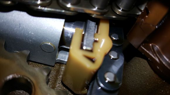 04/10/2016 under the cover of the rightside valve cover