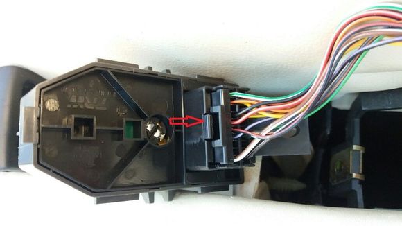press here to release the connector