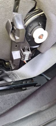 Ive changed my headlining today and had to take my passenger seat out . On refitting thought id finished but i have a warning B2292 which comes up with safety belt pre tensioner system. The airbag light flashes 3 and 5 . I do seem to have a plug with nothing on it on the uk passenger side but cant remember if i unplugged it or if it had anything plugged in. Could this be the issue ? I clicked the 3 plugs under the seat back so they clicked . Any help would be appreciated 

Thanks 
