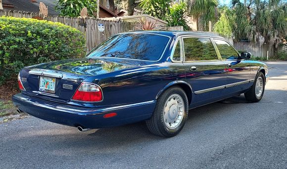 2000 XJ8L VP