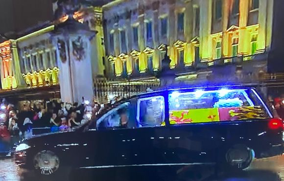 Thé hearst was custom made with the Queens consultation!
Go Jaguar ! She chose to go out in a Jaguar and she could have had a Rolls etc..