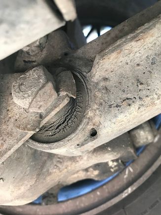 1988 Jaguar XJ-S rear suspension radius arm small end bush? Original Metalastic material.